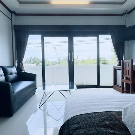 Ez House Hotel Sukhothai Bagian luar foto