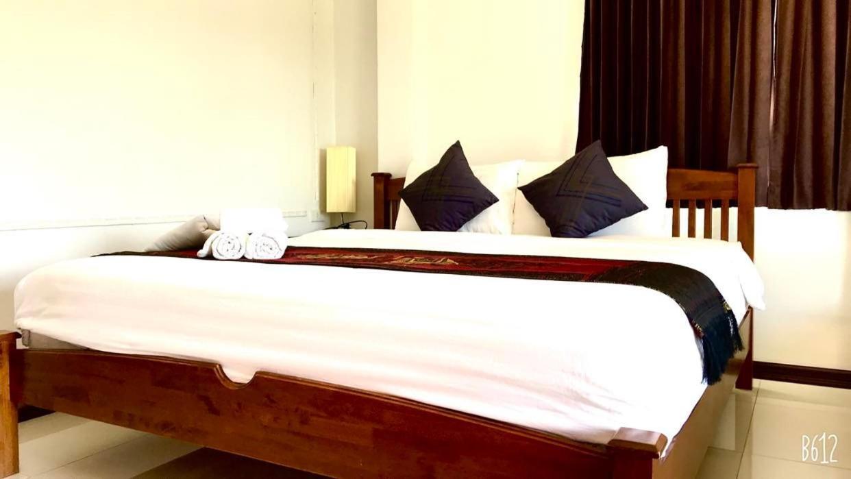 Ez House Hotel Sukhothai Bagian luar foto