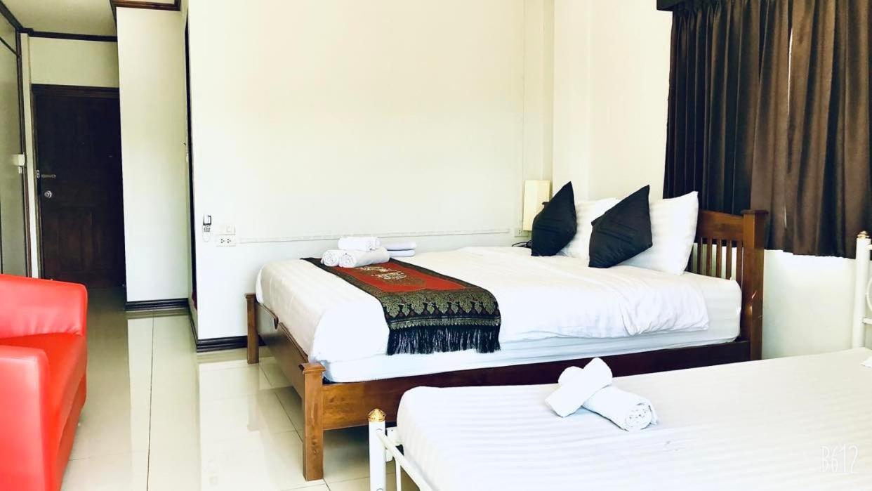 Ez House Hotel Sukhothai Bagian luar foto