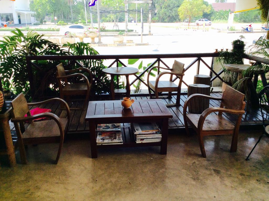 Ez House Hotel Sukhothai Bagian luar foto