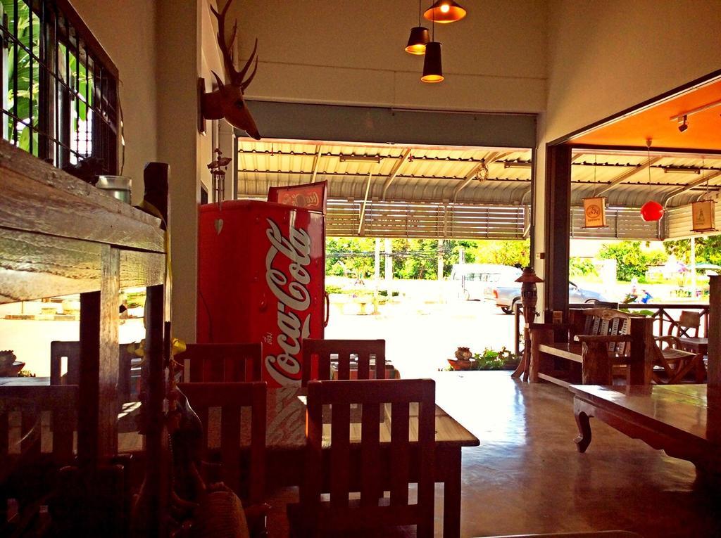 Ez House Hotel Sukhothai Bagian luar foto
