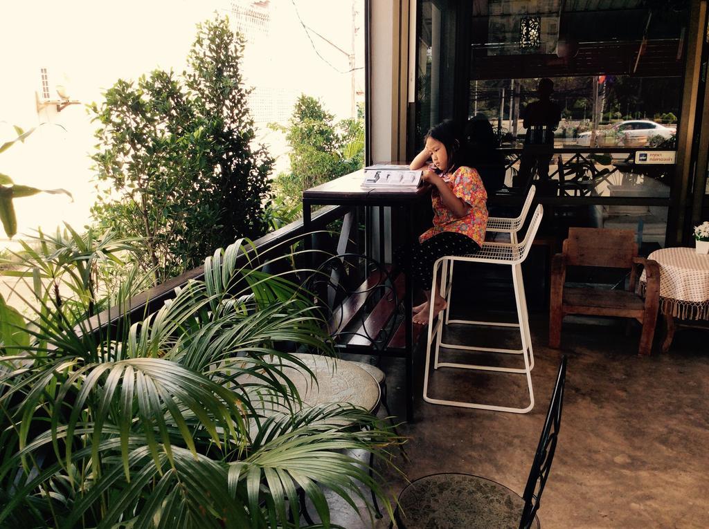 Ez House Hotel Sukhothai Bagian luar foto