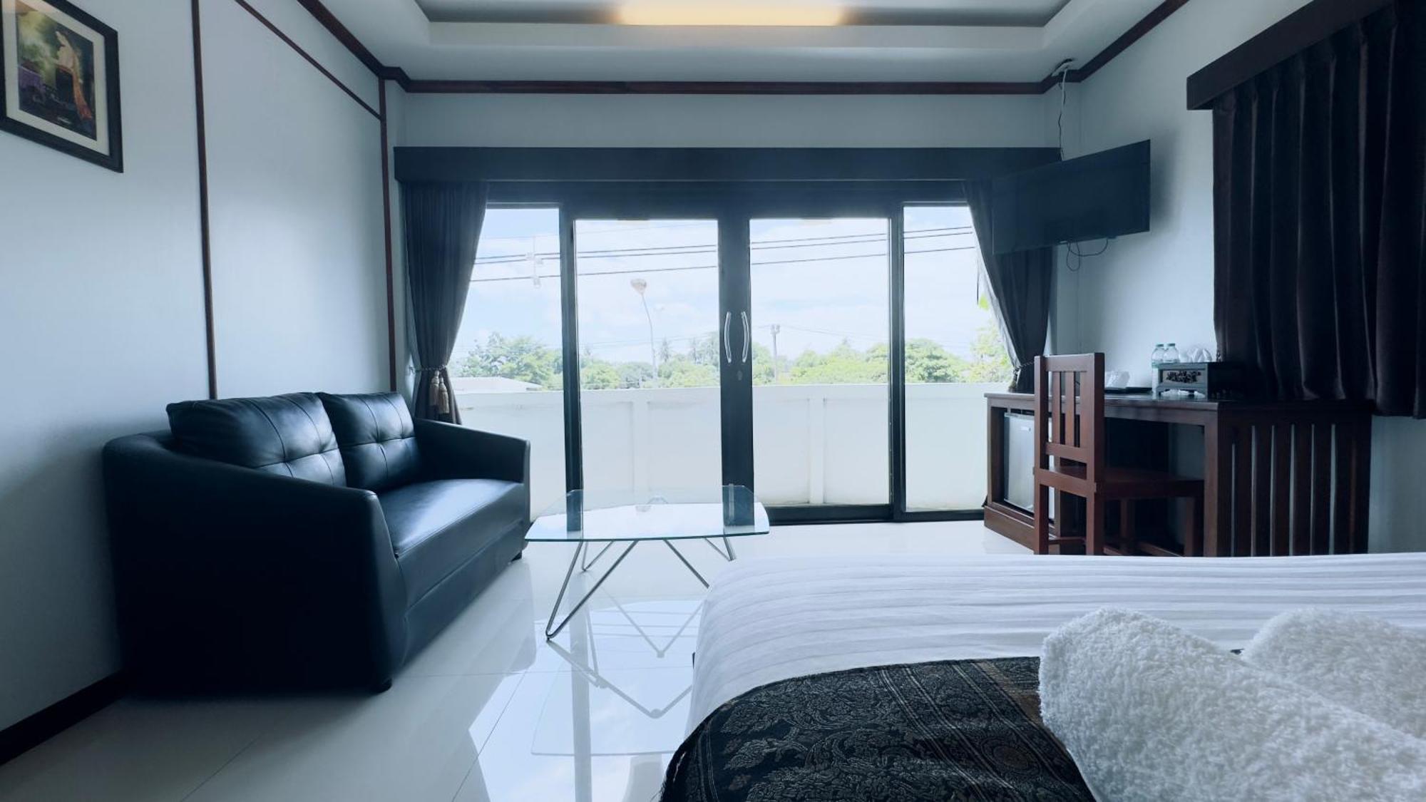 Ez House Hotel Sukhothai Bagian luar foto