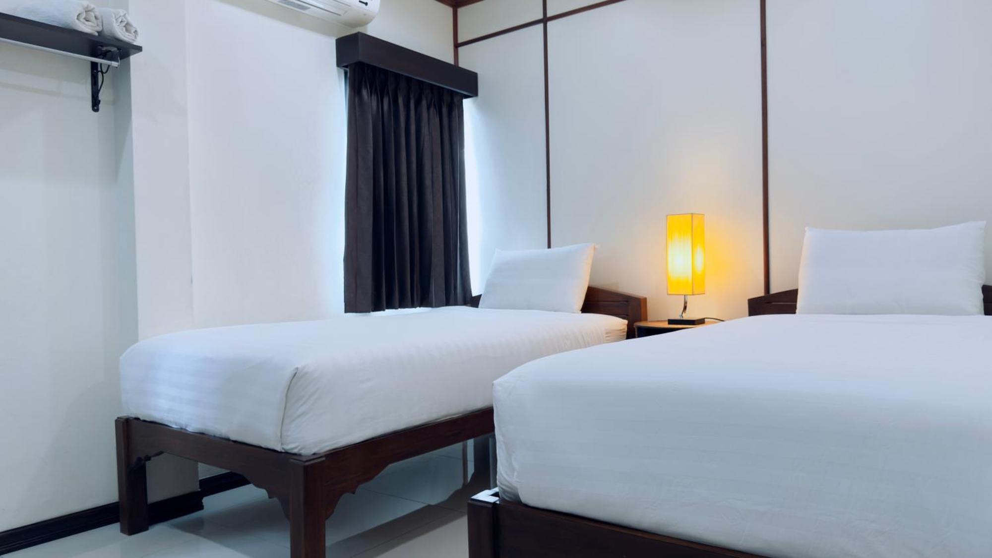 Ez House Hotel Sukhothai Bagian luar foto