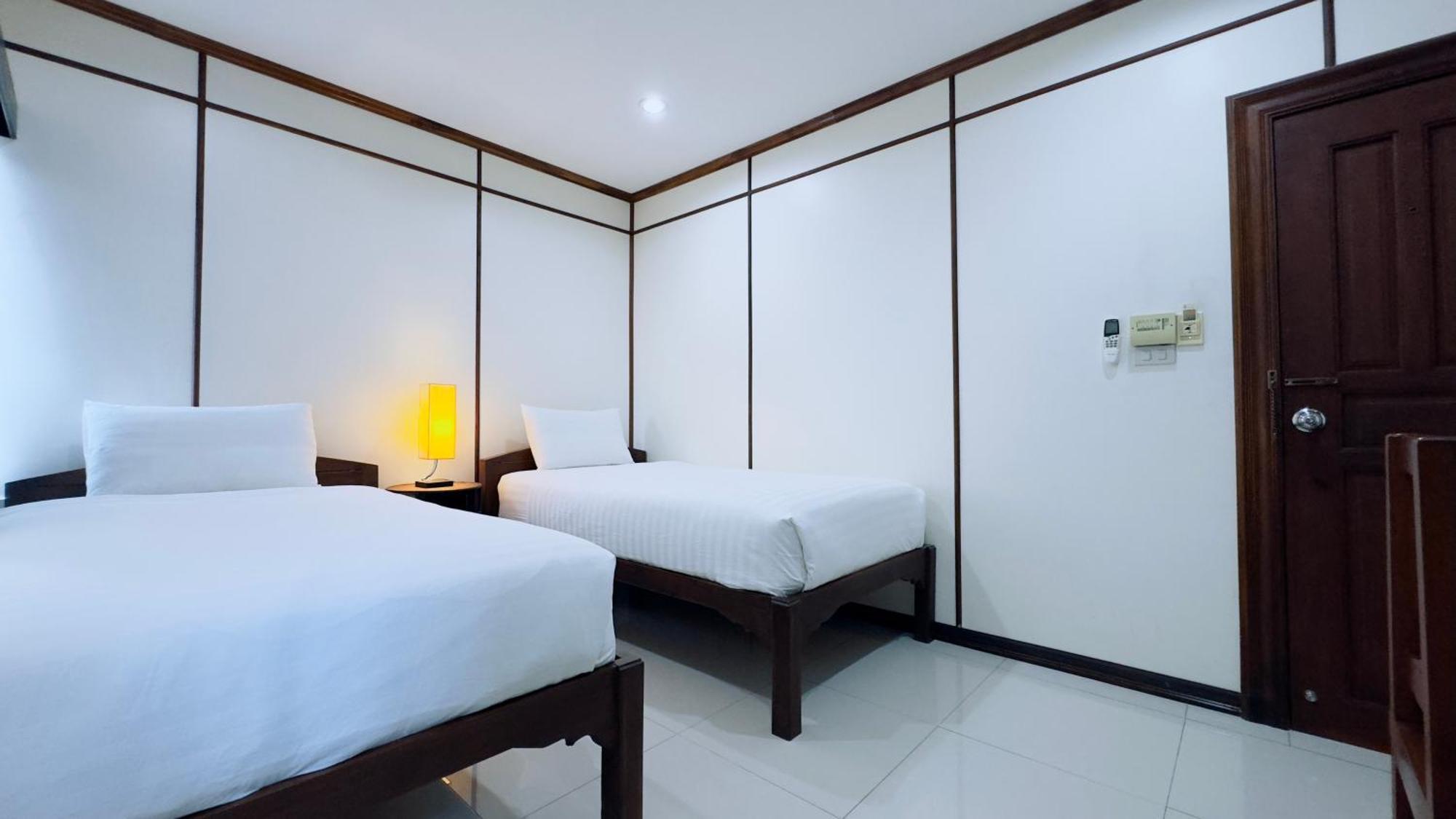 Ez House Hotel Sukhothai Bagian luar foto