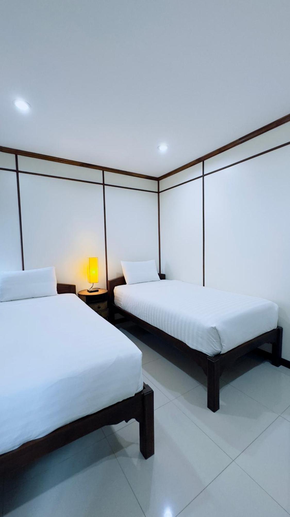 Ez House Hotel Sukhothai Bagian luar foto