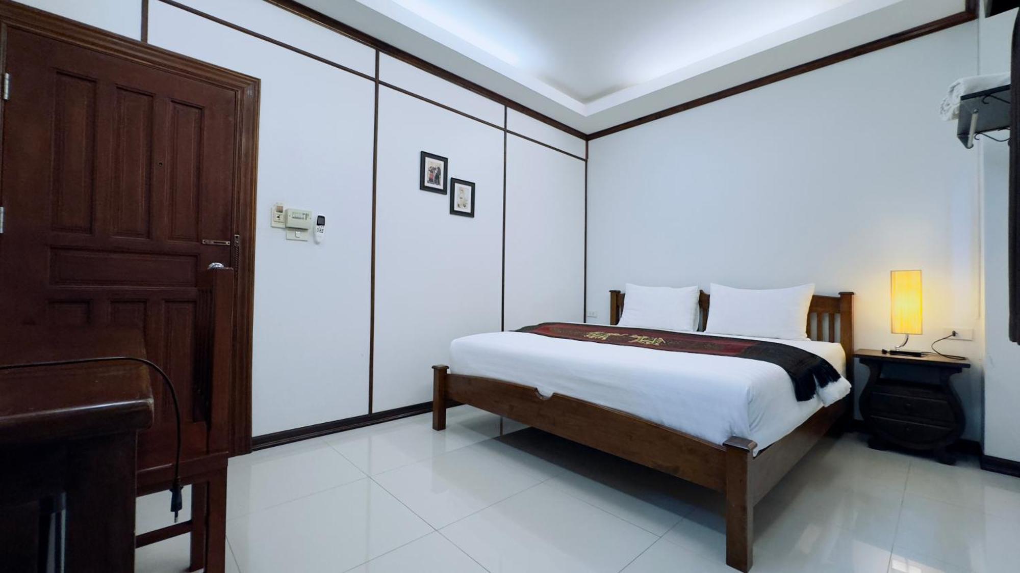Ez House Hotel Sukhothai Bagian luar foto