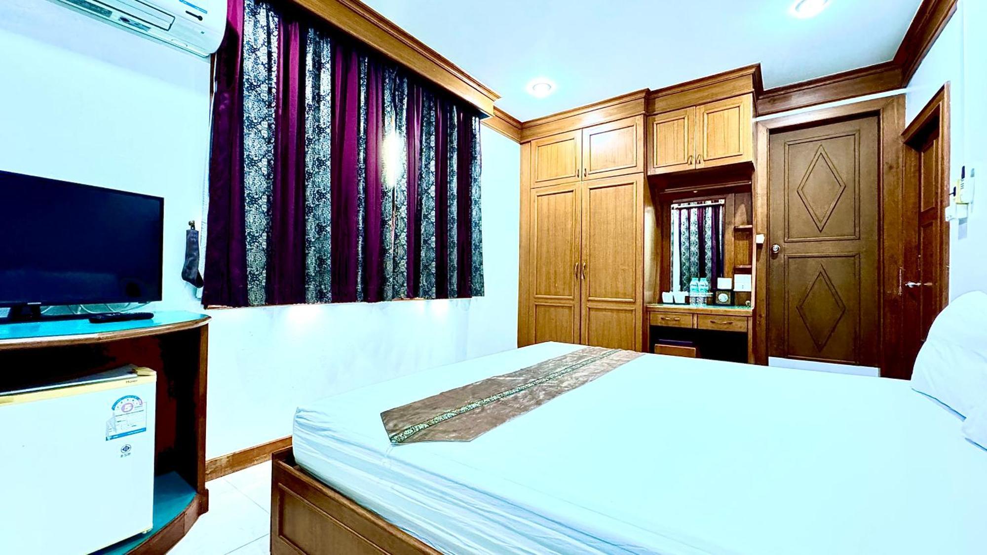 Ez House Hotel Sukhothai Bagian luar foto