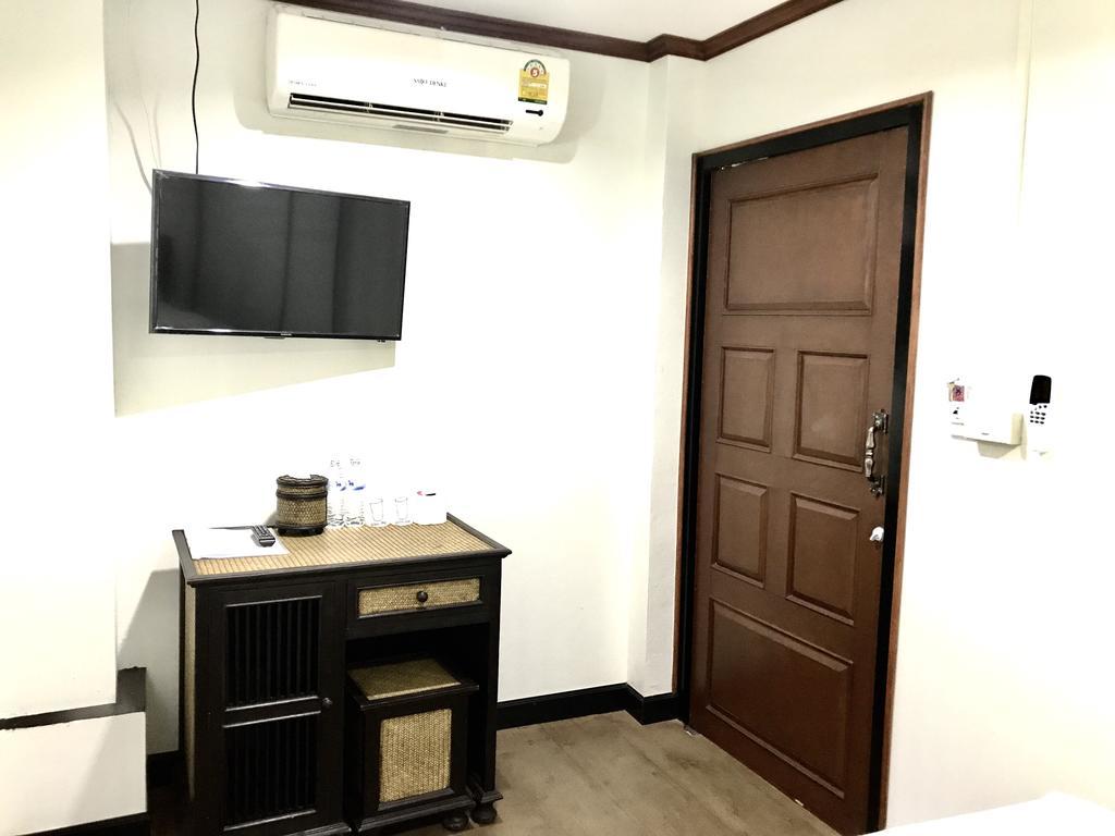 Ez House Hotel Sukhothai Bagian luar foto